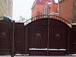 Настоящая художественная ковка в Омске Кованые узорчатые ворота из металла